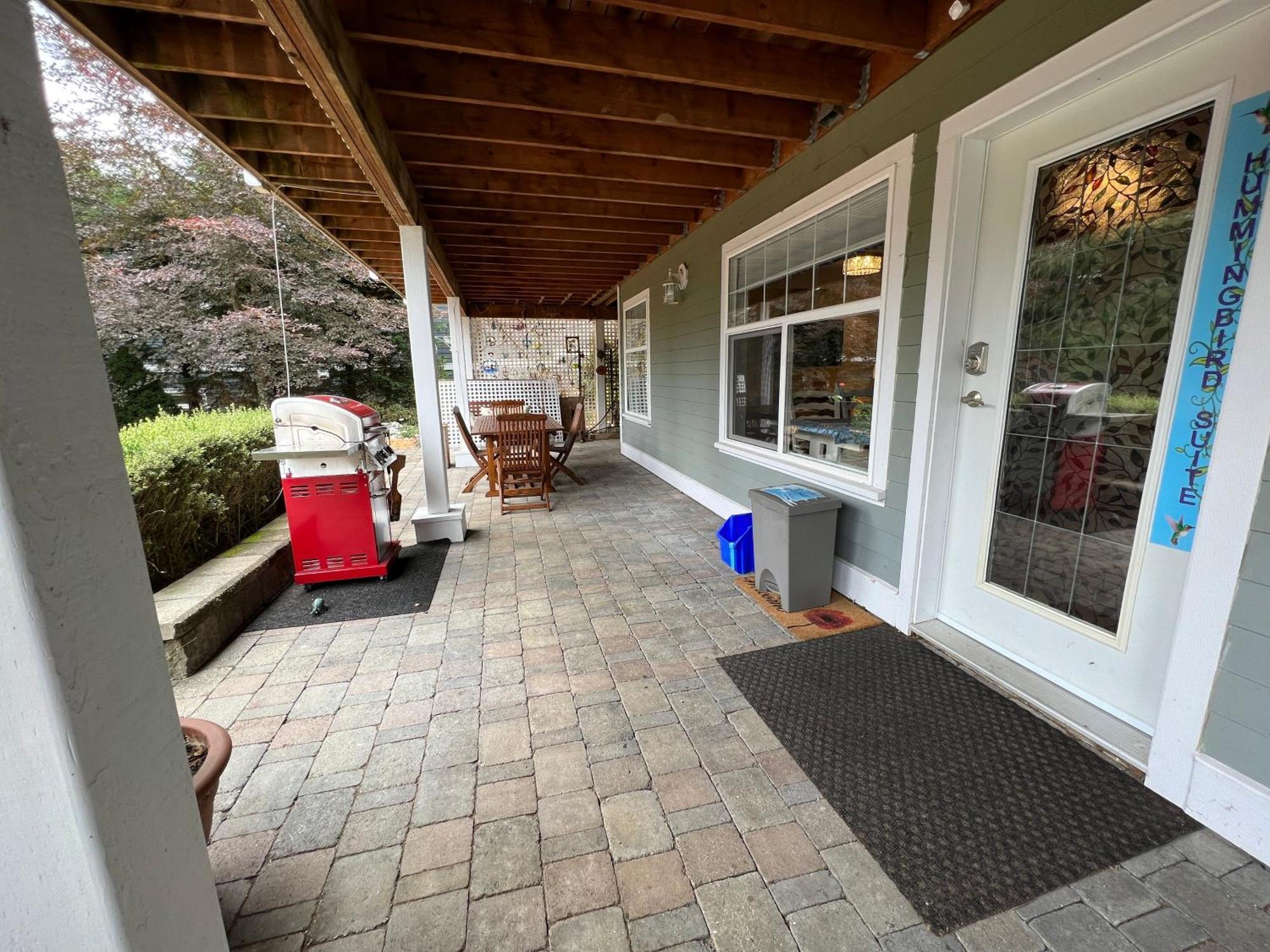 Little Bear Garden View Suites-Hummingbird Royston Bagian luar foto